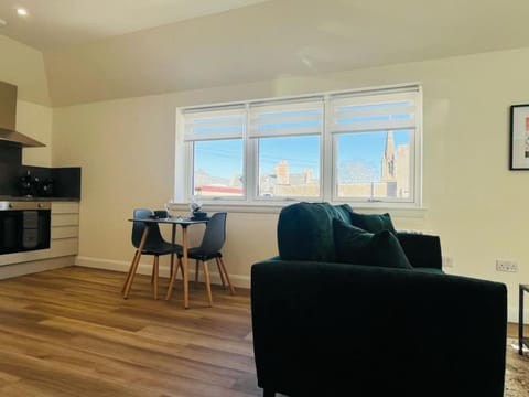 Kitchen or kitchenette, Seating area, Dining area