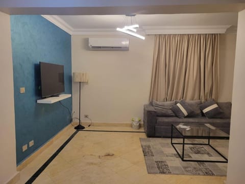 Communal lounge/ TV room, TV and multimedia, Living room, Seating area, air conditioner