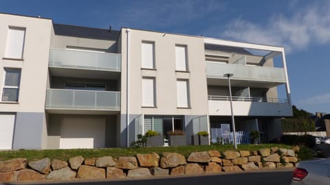 Property building, Facade/entrance, Off site
