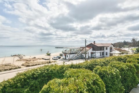 Nearby landmark, Restaurant/places to eat, Balcony/Terrace, Beach, Sea view