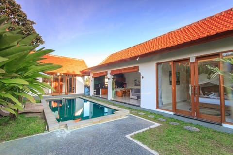 Property building, Day, Garden, Garden, Garden view, Pool view, Swimming pool, Swimming pool