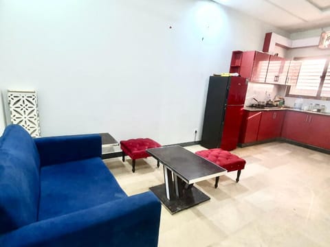 Kitchen or kitchenette, Living room, Seating area