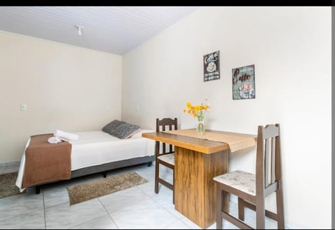 Bed, Photo of the whole room, Dining area