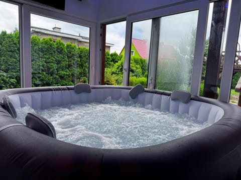 Hot Tub, Hot Tub
