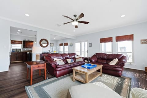 The Sandpiper's Feather Fire Pit Pets Yard Sleeps 11 House in Bolivar Peninsula