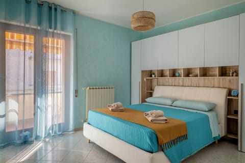 Bed, Day, Night, Balcony/Terrace, Balcony/Terrace, Decorative detail, Decorative detail, Bedroom, furniture, furniture, heating, heating, towels, towels