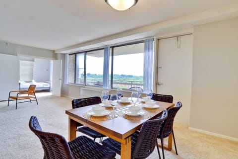 Seating area, Dining area