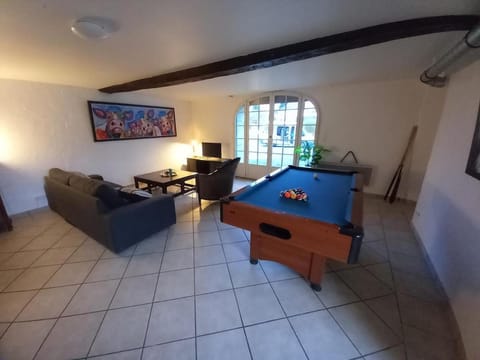 Billiard, Living room