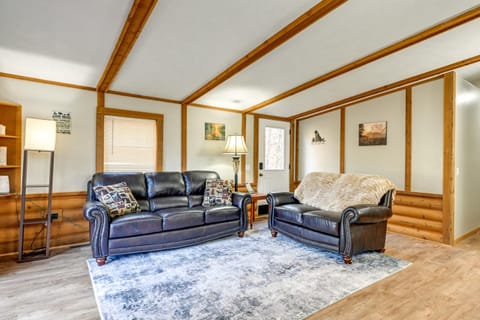 Fire Pit Family-Friendly Cabin in Gillett! Cabin in Wisconsin