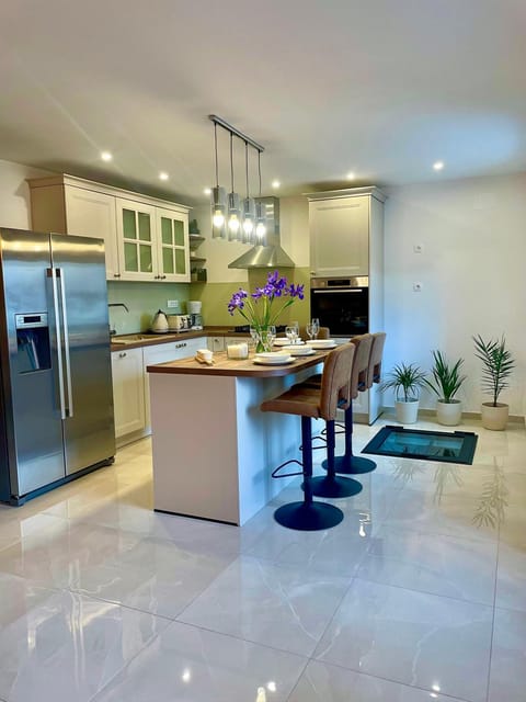 Dining area, dishwasher, oven