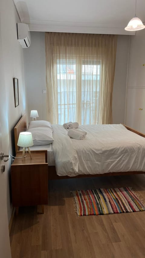 Bed, Bedroom, towels, air conditioner