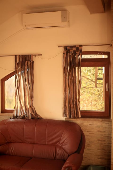 Living room, Seating area, Communal kitchen