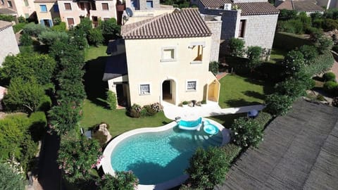 Property building, Bird's eye view, Garden, Garden view, Pool view
