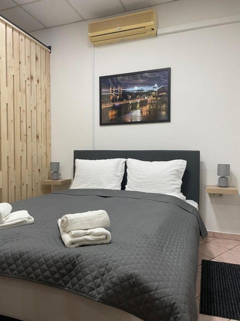 Bed, Bedroom, towels, air conditioner