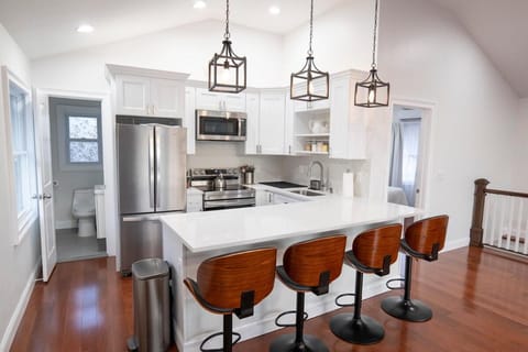 Modern Retreat Poconos 3BR Fire Pit Skiing House in Middle Smithfield