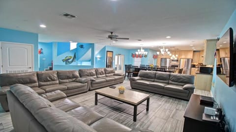 100Ft To Beach,Beachview,EV charger,Heated Pool,Jacuzzi House in South Padre Island