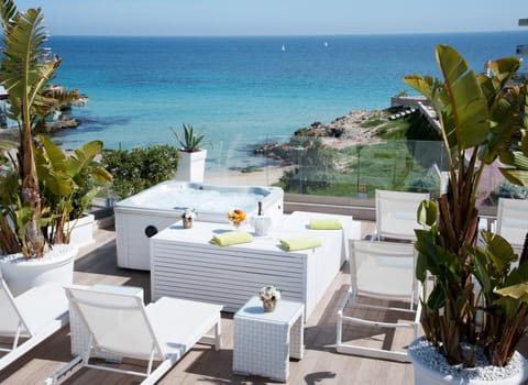 Hot Tub, Solarium, Balcony/Terrace, Beach, Sea view, Open Air Bath, sunbed, Internal: Not applicable to any particular room