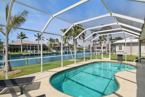 Day, Pool view, Swimming pool, sunbed