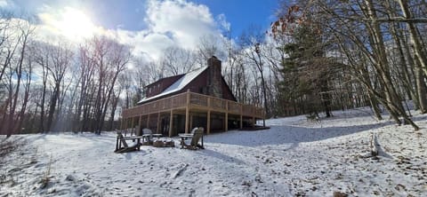 Wandering Woods- 3 Bedroom Home with Hot Tub and Firepit House in Deep Creek Lake