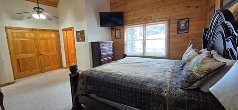 Villa With A View- 4 bedroom townhouse with lake and ski slope views House in McHenry