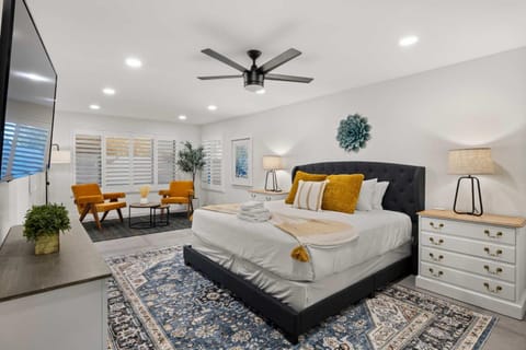 Peaceful Palm - Farmhouse Chic with Pool & Games House in Dobson Ranch