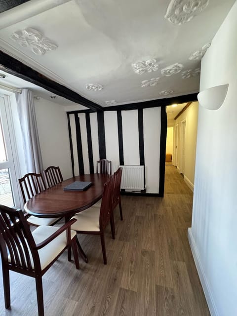 Rustic Elegance Town Centre Flat Apartment in Ipswich