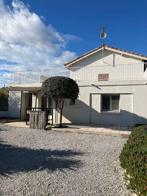 Property building, Patio, Garden, Garden, Parking