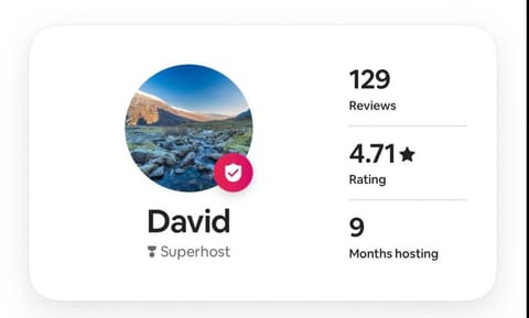 Cozy & Stylish 3-Bed house Parking & 3 Smart TVs House in Liverpool