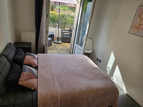 Appart proches saint Lazare la défense Apartment in Île-de-France