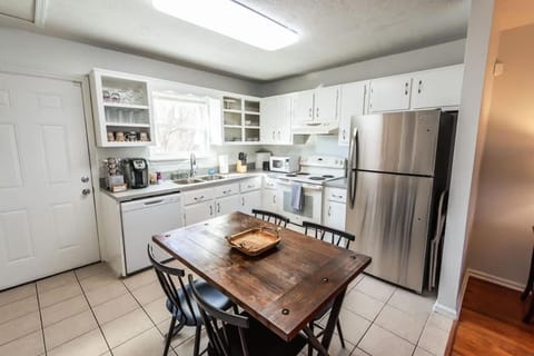 Hip East Nashville Stay Music Food & Fun Nearby House in East Nashville