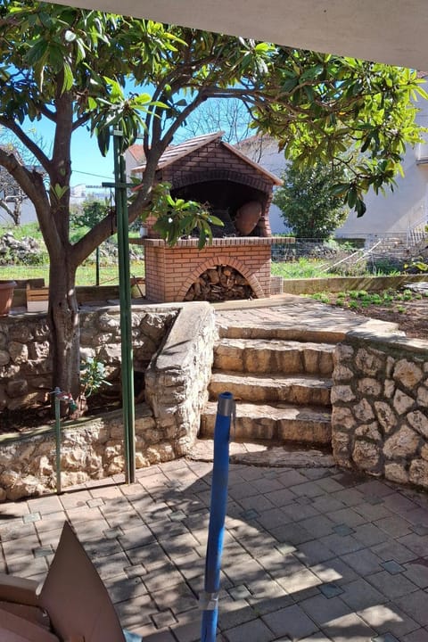 Location, children, Family