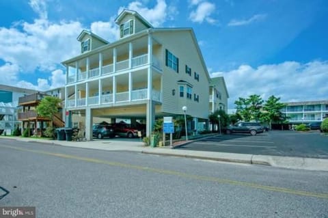 Spacious 4-Bedroom Ocean Block Townhouse in Ocean City, Perfect for Families & Group Trips House in Ocean City