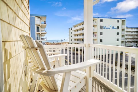 Spacious 4-Bedroom Ocean Block Townhouse in Ocean City, Perfect for Families & Group Trips House in Ocean City