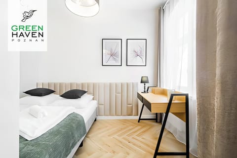 Bedroom, towels, towels