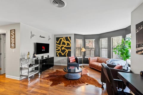 Communal lounge/ TV room, TV and multimedia, Living room, Seating area, Evening entertainment