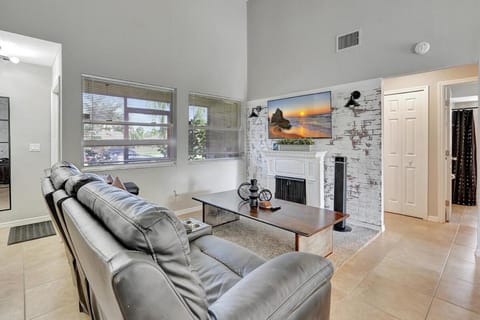 TV and multimedia, Living room, Seating area, Evening entertainment