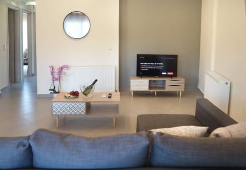 Communal lounge/ TV room, TV and multimedia, Living room