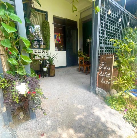 Facade/entrance, Logo/Certificate/Sign