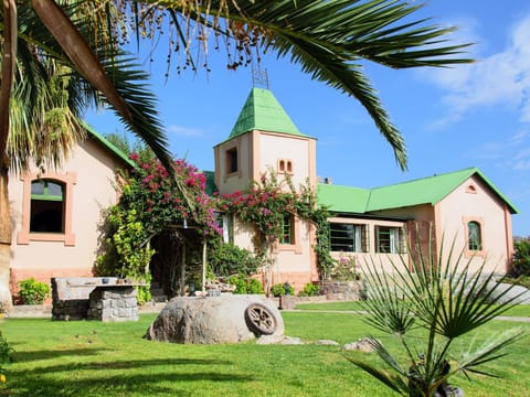 Property building, Facade/entrance, Garden