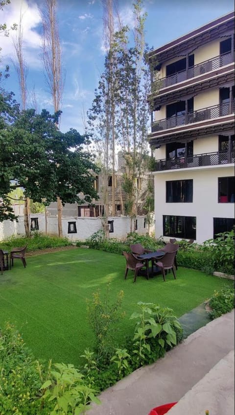 Property building, Day, Garden