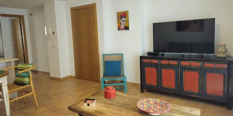 TV and multimedia, Living room, Evening entertainment