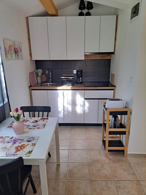 Dining area, dishwasher, stove