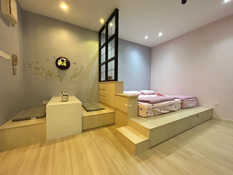 Bed, Living room
