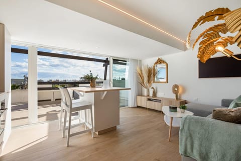View (from property/room), Balcony/Terrace, Seating area, Dining area