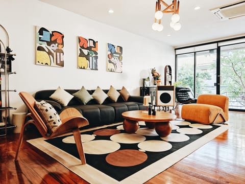 Living room, Seating area