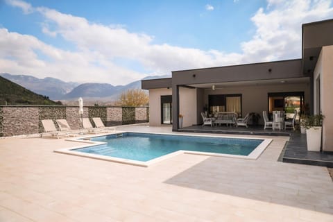 Balcony/Terrace, Swimming pool