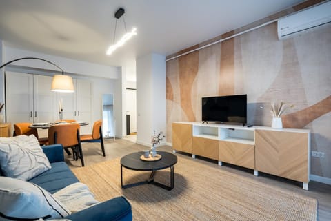 Communal lounge/ TV room, TV and multimedia, Living room, Seating area, Evening entertainment