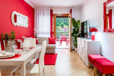 Living room, Lounge or bar, Seating area, Dining area, Garden view, Area and facilities, Inner courtyard view