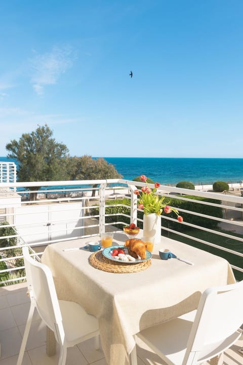 View (from property/room), Balcony/Terrace, Balcony/Terrace, Dining area, Sea view
