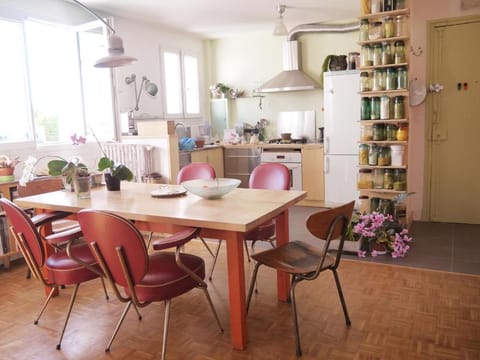 Lumineux, calme, charme villageois à 2mn du métro parisien Apartment in Vanves